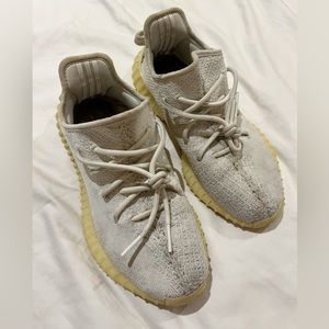 YEEZYs White in size 8 Women’s